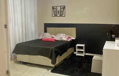 Imagem: A casa possui 2 Dormitórios, 1 Banheiro e está localizado