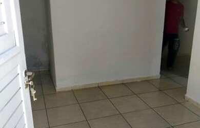 Imagem: A casa possui 2 Dormitórios e 1 Banheiro e está localizado