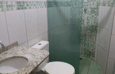 Imagem: A casa possui 3 Dormitórios, 2 Banheiros, 1 Vaga na garagem