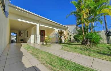 Imagem: A casa possui 3 Dormitórios, 3 Banheiros, 1 Vaga na garagem
