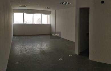 Imagem: O depósito possui 1 Vaga na garagem, 42m² de Área e está