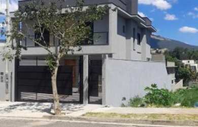 Imagem: A casa possui 3 Dormitórios, 4 Banheiros, 2 Vagas na garagem