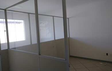 Imagem 9: Galpão com 2.200 metros no Civit II com dois pórticos 10 e 30 tonetadas