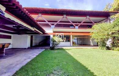 Imagem: A casa em condomínio possui 5 Dormitórios, 5 Banheiros, 4