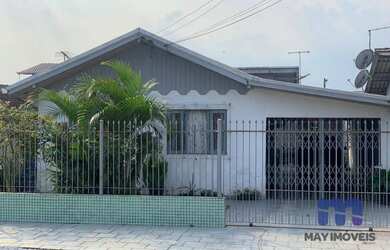 Imagem: A casa possui 3 Dormitórios, 1 Banheiro, 4 Vagas na garagem