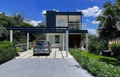 Imagem: A casa em condomínio possui 4 Dormitórios, 5 Banheiros, 5