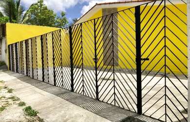 Imagem: A casa possui 2 Dormitórios, 1 Banheiro, 1 Vaga na garagem