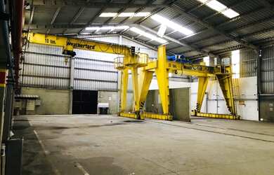 Imagem 3: Galpão com 2.200 metros no Civit II com dois pórticos 10 e 30 tonetadas