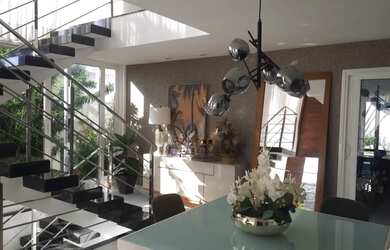 Imagem: A casa em condomínio possui 5 Dormitórios, 5 Banheiros, 4