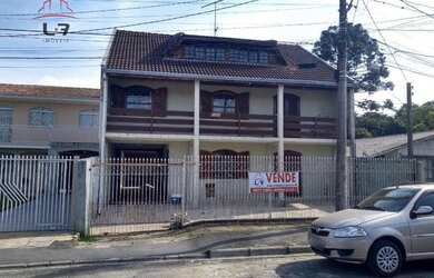 Imagem: A casa possui 4 Dormitórios, 5 Banheiros, 4 Vagas na garagem