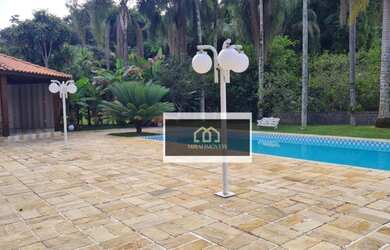 Imagem: A casa em condomínio possui 5 Dormitórios, 5 Banheiros, 700m²