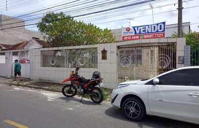 Imagem: A casa possui 4 Dormitórios, 3 Banheiros, 5 Vagas na garagem
