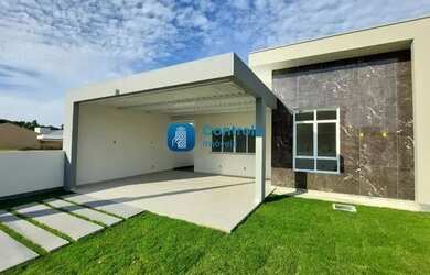 Imagem: A casa possui 3 Dormitórios, 2 Banheiros, 2 Vagas na garagem