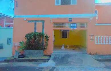 Imagem: A casa possui 3 Dormitórios, 3 Banheiros, 2 Vagas na garagem