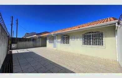 Imagem: A casa possui 5 Dormitórios, 2 Banheiros, 5 Vagas na garagem