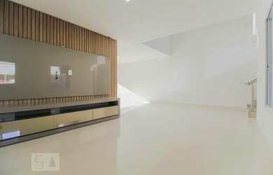 Imagem: A casa em condomínio possui 4 Dormitórios, 5 Banheiros, 2