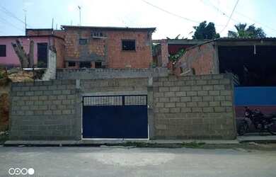 Imagem: A casa possui 2 Dormitórios, 1 Banheiro, 2 Vagas na garagem