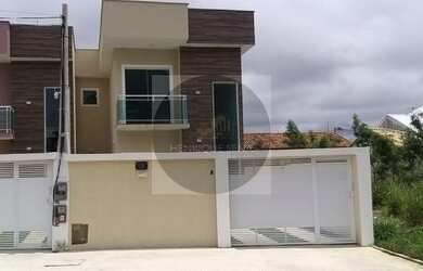 Imagem: A casa possui 3 Dormitórios, 1 Banheiro, 2 Vagas na garagem