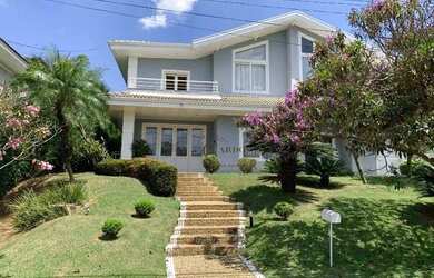 Imagem: A casa em condomínio possui 4 Dormitórios, 5 Banheiros, 5