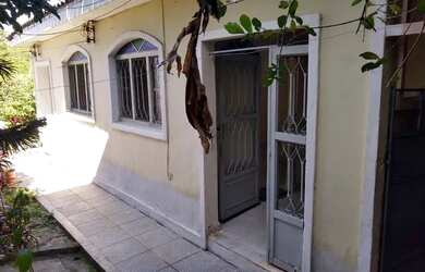 Imagem: A casa possui 2 Dormitórios, 1 Banheiro e está localizado