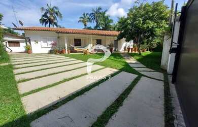 Imagem: A casa possui 4 Dormitórios, 3 Banheiros, 5 Vagas na garagem