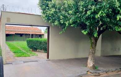 Imagem 2: Caparroz vendo - casa com terreno livre na frente