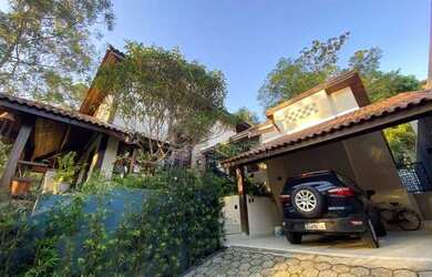 Imagem: A casa em condomínio possui 3 Dormitórios, 2 Banheiros, 4