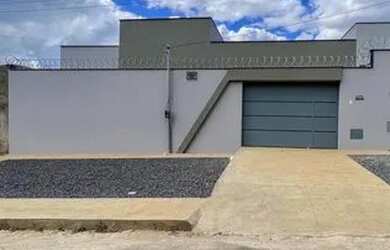 Imagem: A casa possui 3 Dormitórios, 2 Banheiros, 120m² de Área e