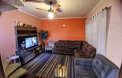 Imagem: A casa possui 3 Dormitórios, 2 Banheiros, 1 Vaga na garagem