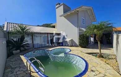 Imagem: A casa possui 3 Dormitórios, 3 Banheiros, 2 Vagas na garagem