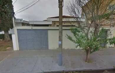 Imagem: O depósito possui 2 Vagas na garagem, 227m² de Área e está