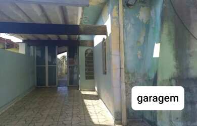 Imagem: A casa possui 3 Dormitórios, 4 Banheiros, 5 Vagas na garagem