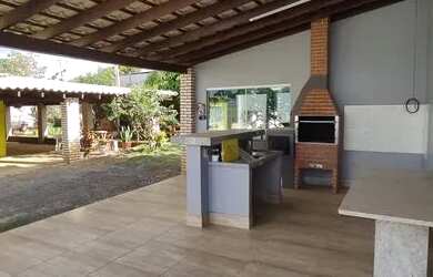 Imagem: A casa possui 4 Dormitórios, 4 Banheiros, 4 Vagas na garagem