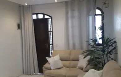 Imagem: A casa possui 5 Dormitórios, 4 Banheiros, 2 Vagas na garagem