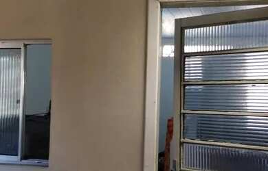 Imagem: A casa possui 1 Dormitório, 1 Banheiro e está localizado