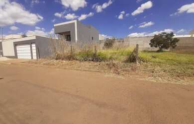 Imagem: O terreno possui 300m² de Área e está localizado em Parque