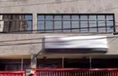 Imagem: O depósito possui 5 Vagas na garagem, 800m² de Área e está