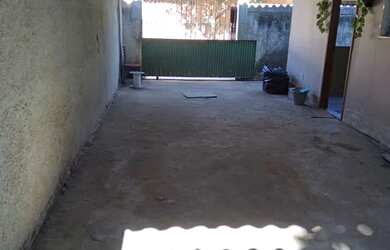 Imagem: A casa possui 2 Dormitórios, 1 Banheiro, 1 Vaga na garagem