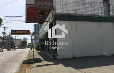 Imagem: O depósito possui 5 Vagas na garagem, 560m² de Área e está