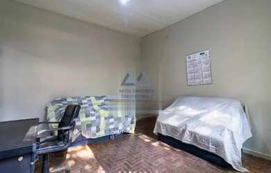 Imagem: A casa possui 2 Dormitórios, 1 Banheiro, 1 Vaga na garagem