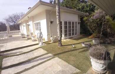 Imagem: A casa possui 4 Dormitórios, 5 Banheiros, 1.215m² de Área