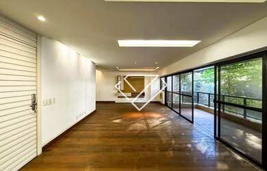 Imagem: O apartamento possui 4 Dormitórios, 4 Banheiros, 2 Vagas na