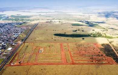 Imagem: O terreno possui 250m² de Área e está localizado em Laranjeiras