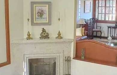 Imagem: A casa possui 5 Dormitórios, 5 Banheiros, 4 Vagas na garagem