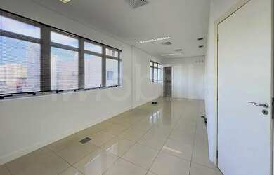 Imagem: O depósito possui 1 Vaga na garagem, 69m² de Área e está