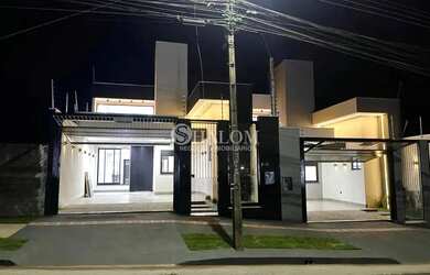 Imagem: A casa possui 3 Dormitórios, 1 Banheiro, 3 Vagas na garagem