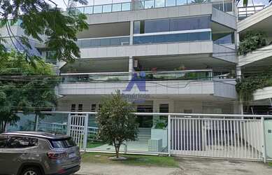 Imagem: O apartamento possui 4 Dormitórios, 3 Banheiros, 2 Vagas na