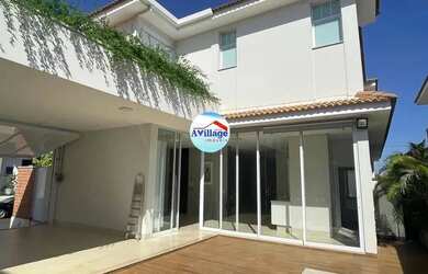 Imagem: A casa em condomínio possui 4 Dormitórios, 5 Banheiros, 2