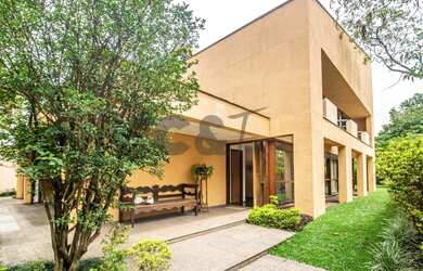 Imagem: A casa possui 5 Dormitórios, 5 Banheiros, 4 Vagas na garagem