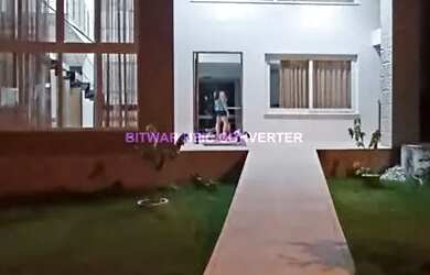 Imagem: A casa possui 5 Dormitórios, 5 Banheiros, 4 Vagas na garagem